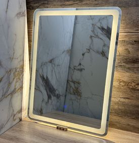 Огледало за баня с LED светлина 60х80